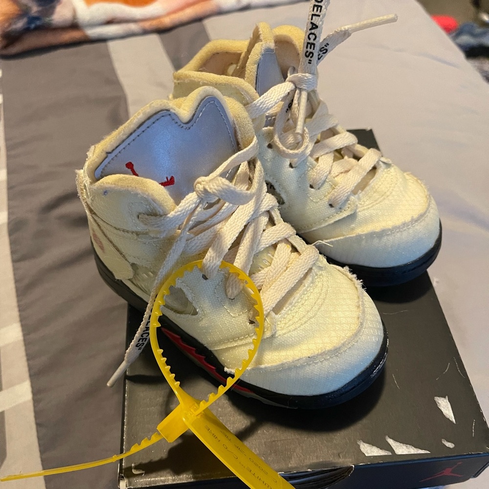 Gently worn. Only worn 2x. Toddler size 7c